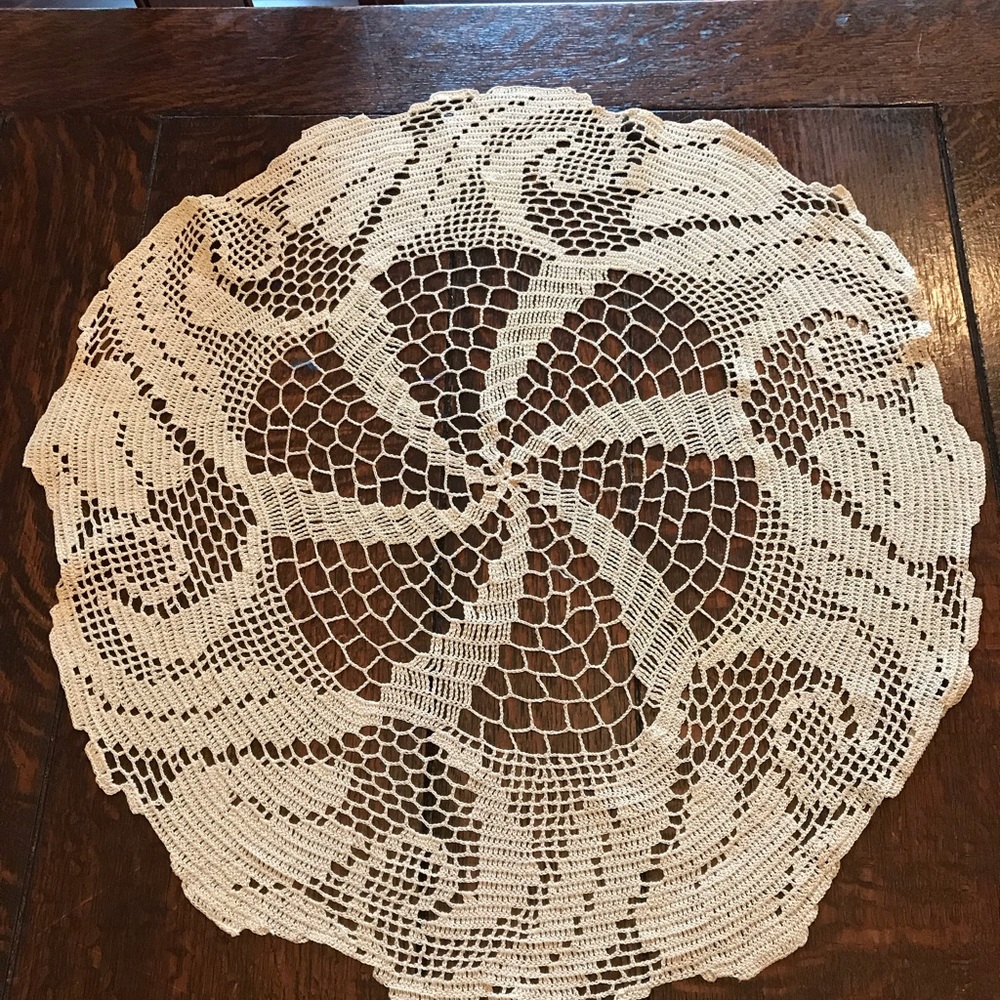 Vintage crochet lace round